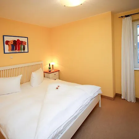 Strandstrasse 32 - 04-14 * Kuehlungsborn